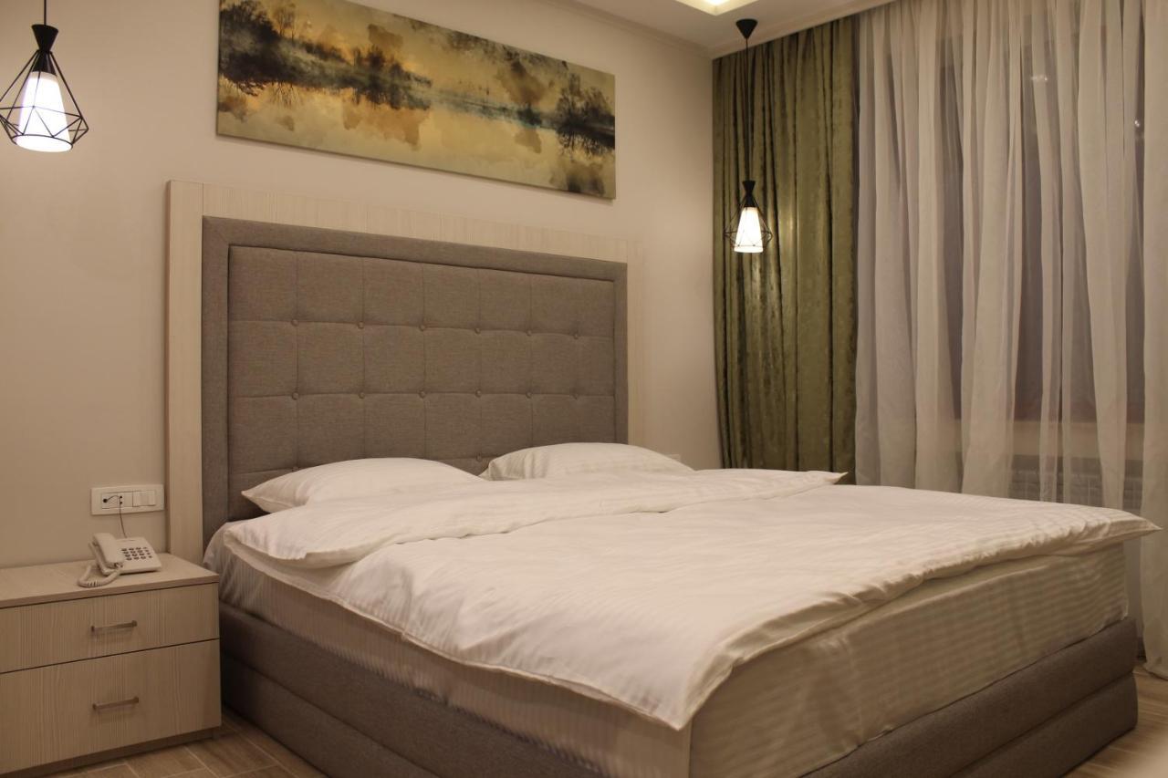 4Room Hotel Erevan Exterior foto